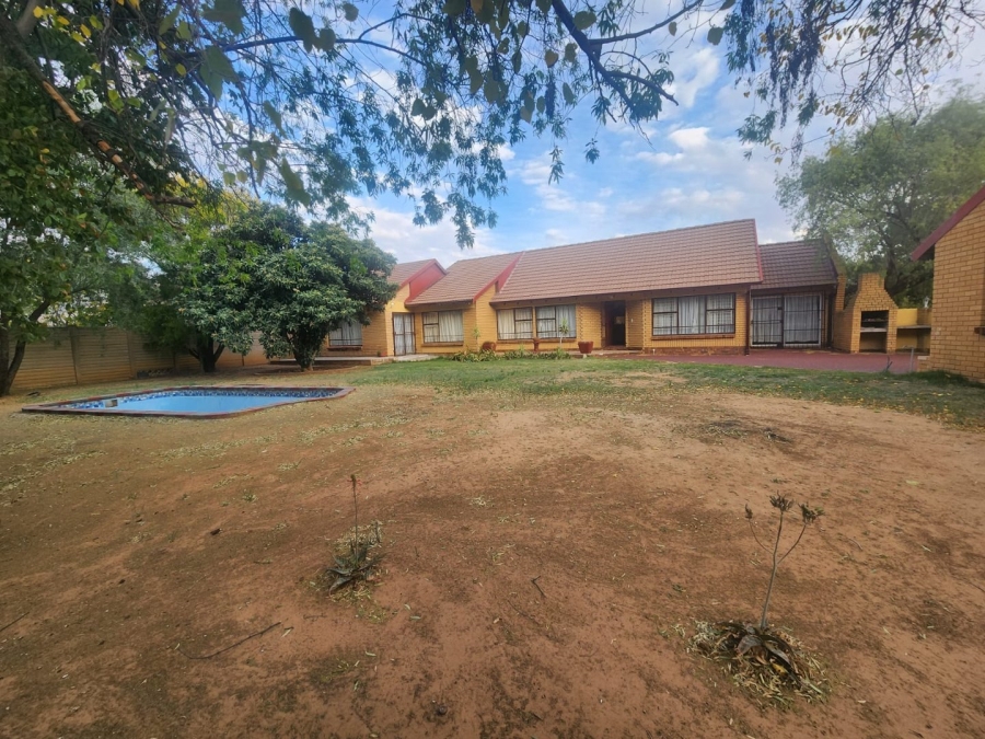 4 Bedroom Property for Sale in Pellissier Free State